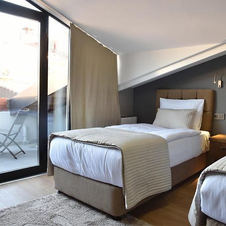 The Elegant Hotel Istanbul Exterior photo