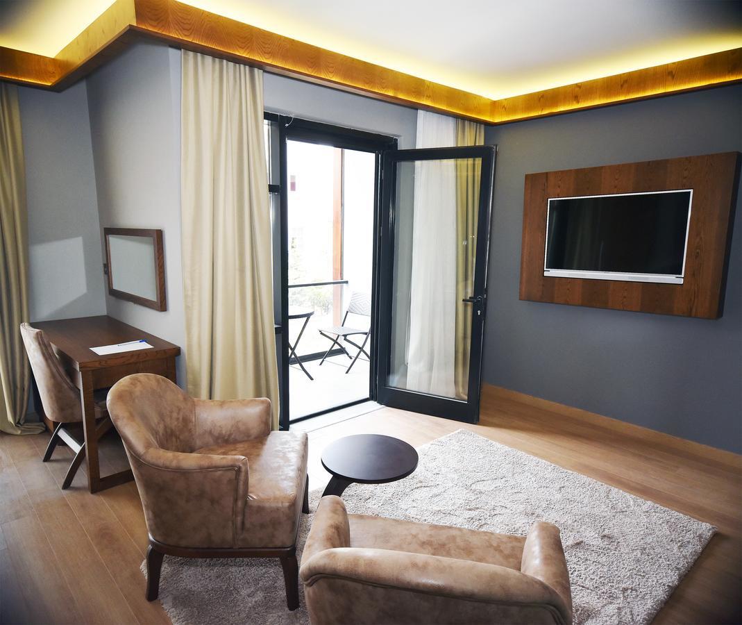 The Elegant Hotel Istanbul Exterior photo