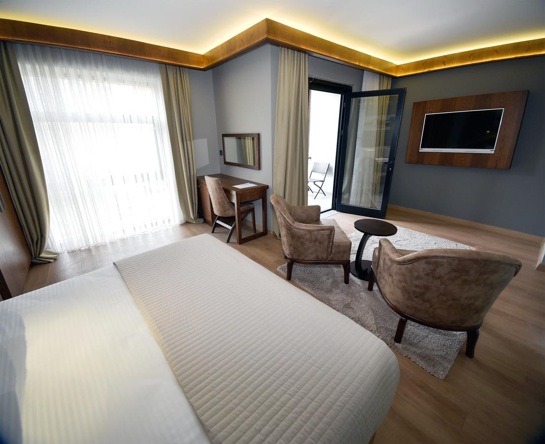 The Elegant Hotel Istanbul Exterior photo