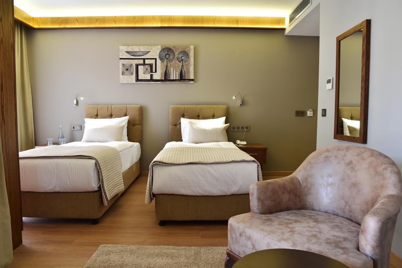 The Elegant Hotel Istanbul Exterior photo