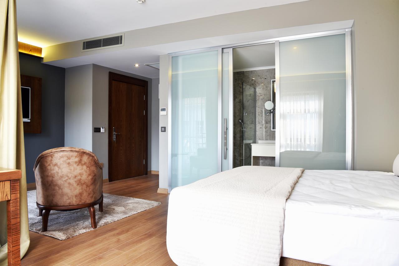The Elegant Hotel Istanbul Exterior photo