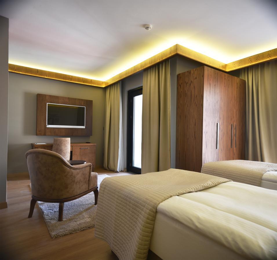 The Elegant Hotel Istanbul Exterior photo